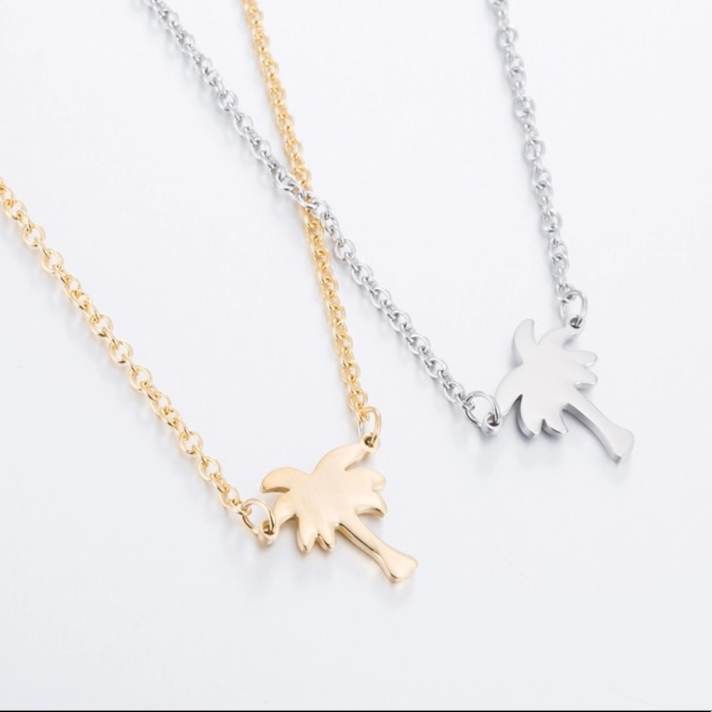 ▪️Gold or silver palm tree necklace.🌴